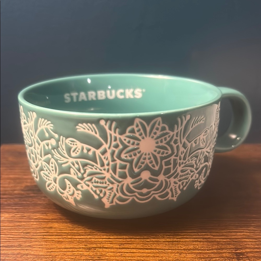 Starbucks 2022 Christmas Holiday Mug 16 fl. Oz - Picture 2 of 4